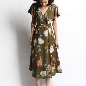 NWOT Mod Ref Floral Wrap Dress
